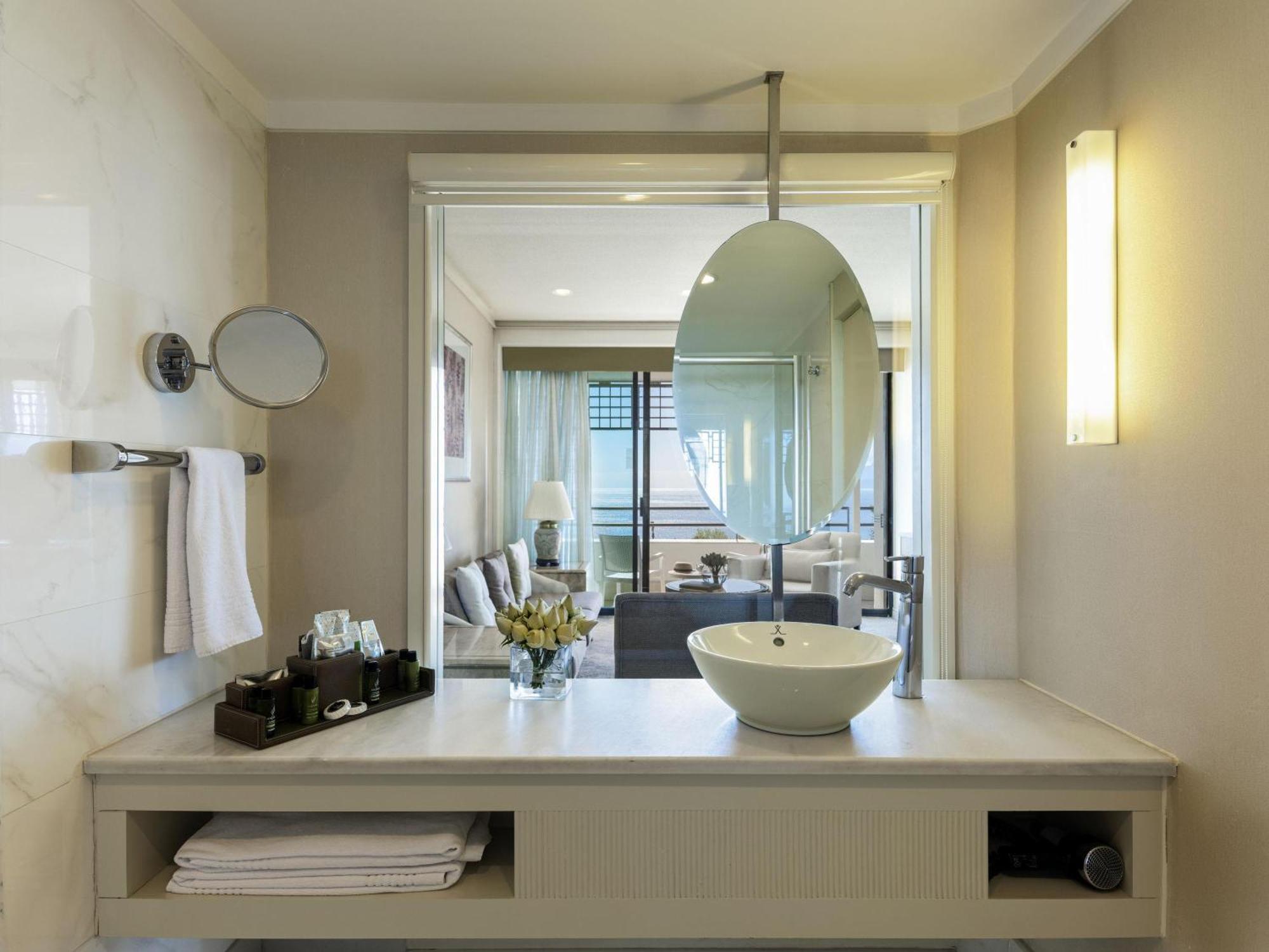 Suite Familiar com Cama King-size, 2 Camas Individuais, Terraço e Vista da Cidade