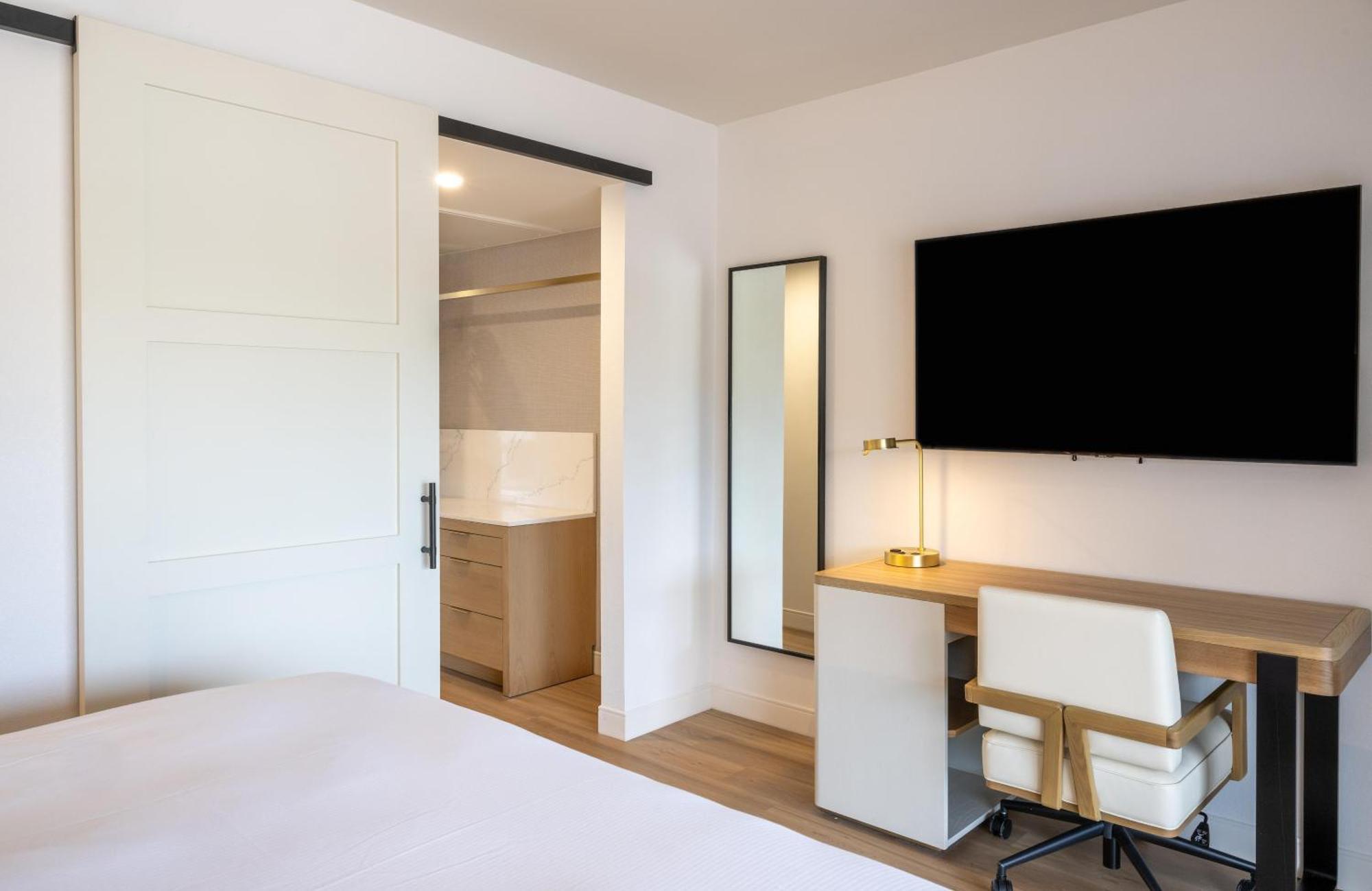 One-Bedroom Suite, 2 Queen Beds,1742647230:JPEG