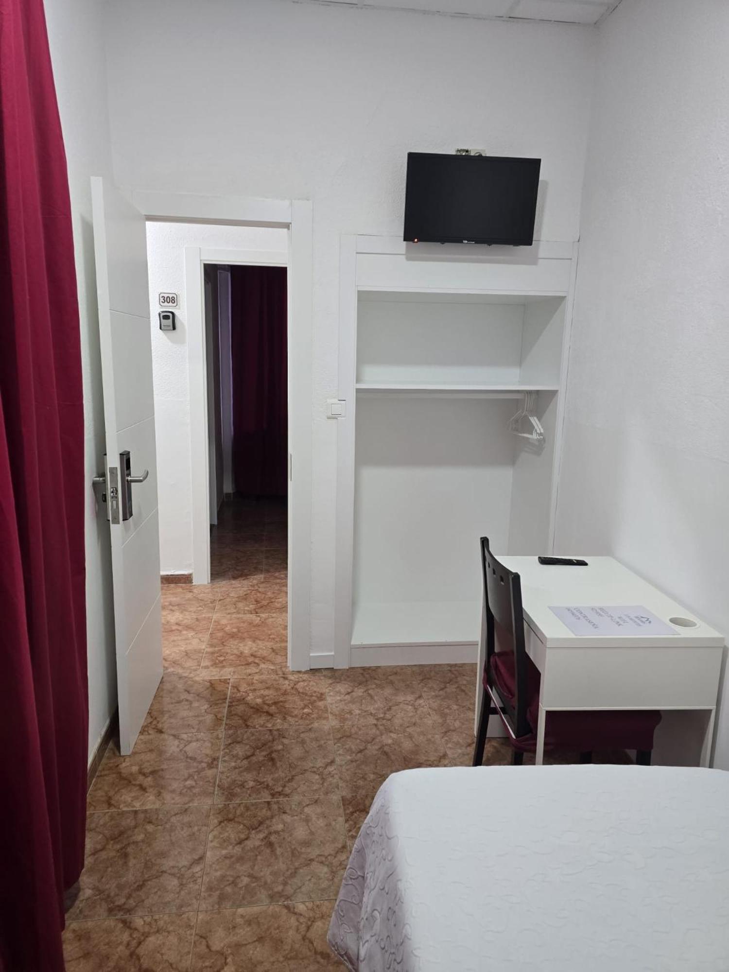 Single Room with Shared Bathroom,1742718180:JPEG