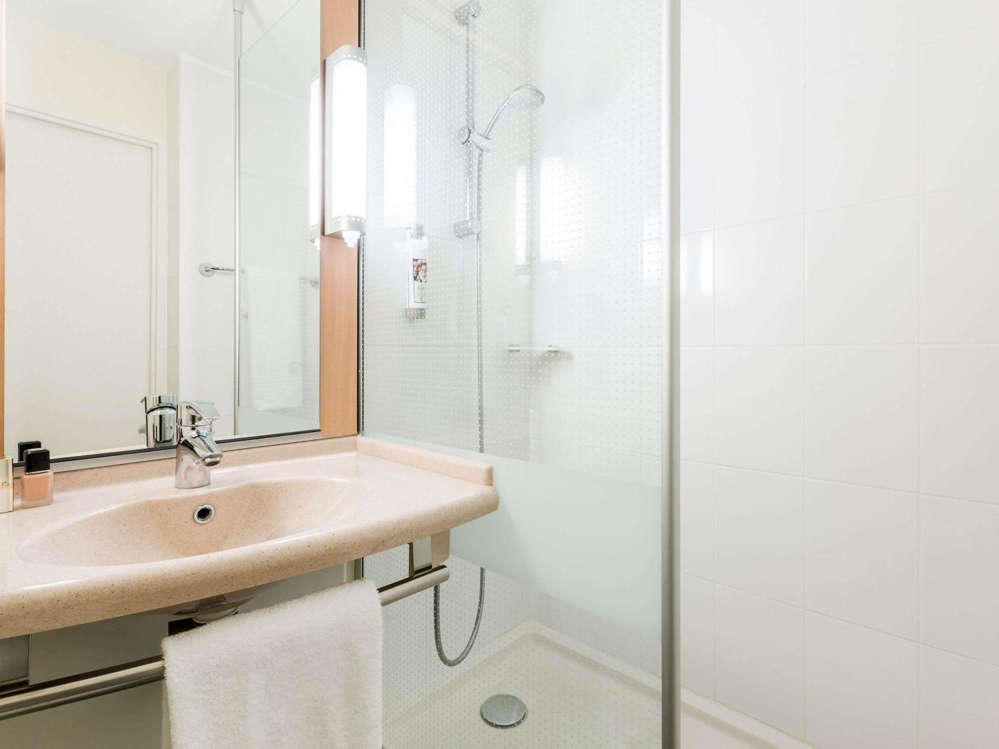 Chambre Standard avec 1 Lit Double et 1 Lit Simple