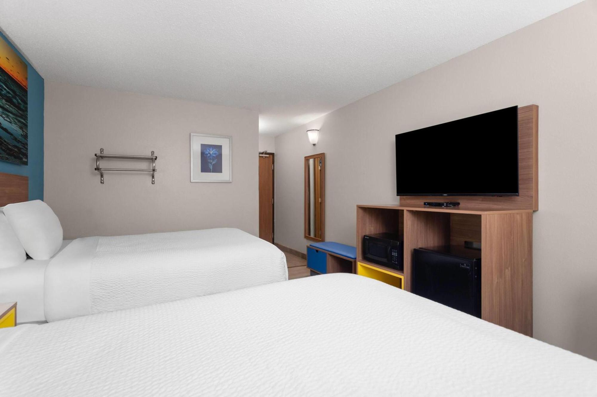 Deluxe Double Room with Two Double Beds - Non-Smoking