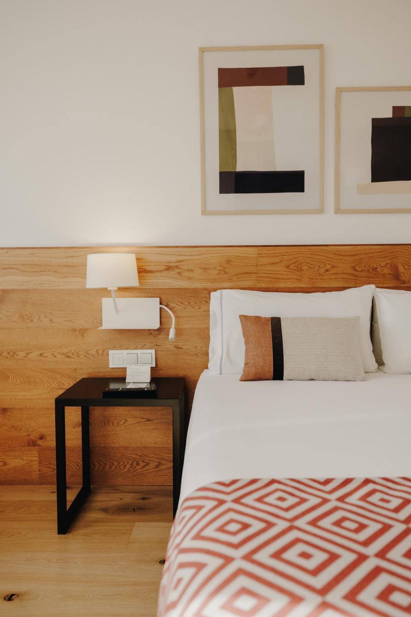 Quarto com Cama de Casal ou 2 de Solteiro