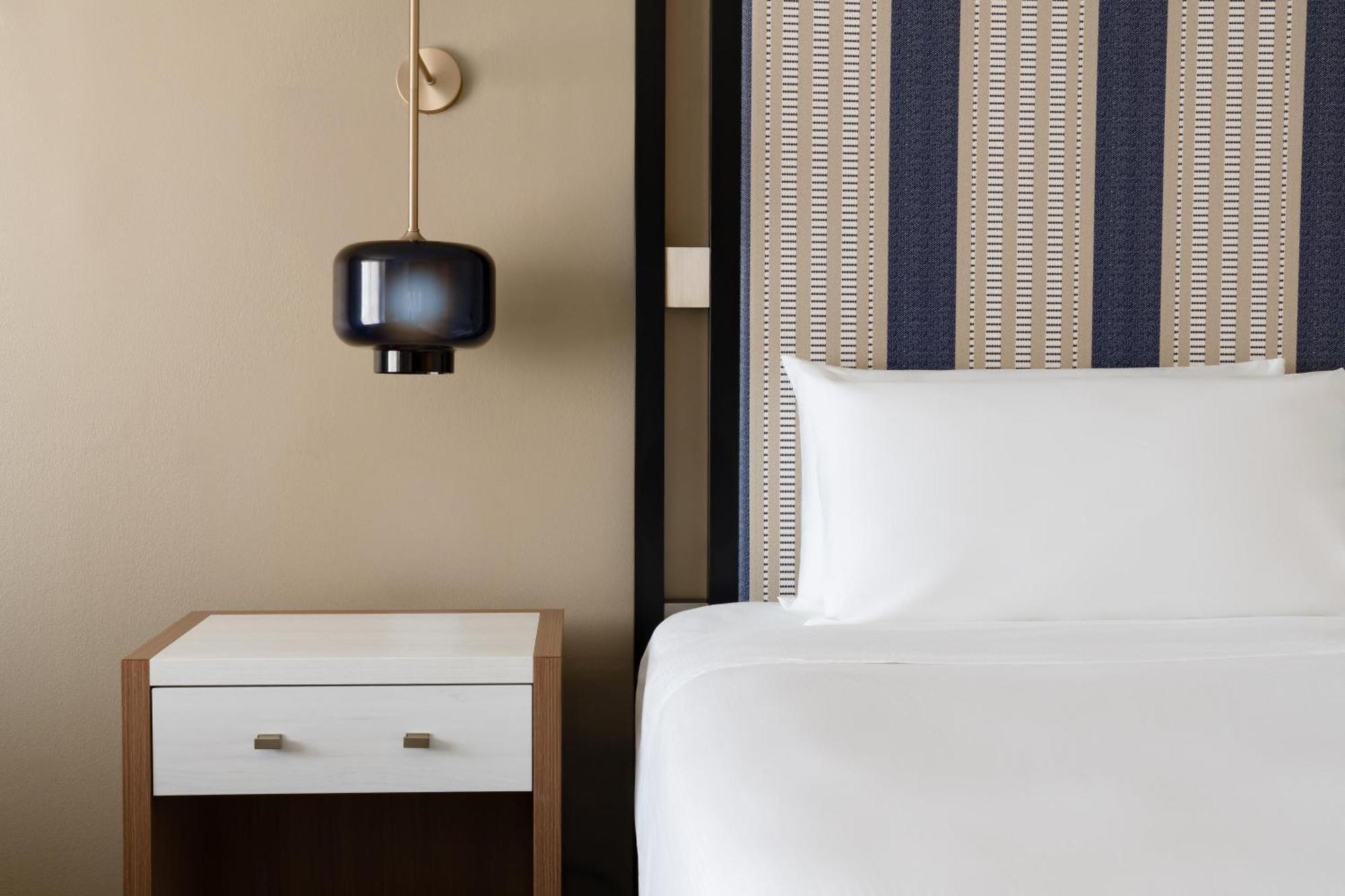 King Room - Non-Smoking,1758303281:JPEG