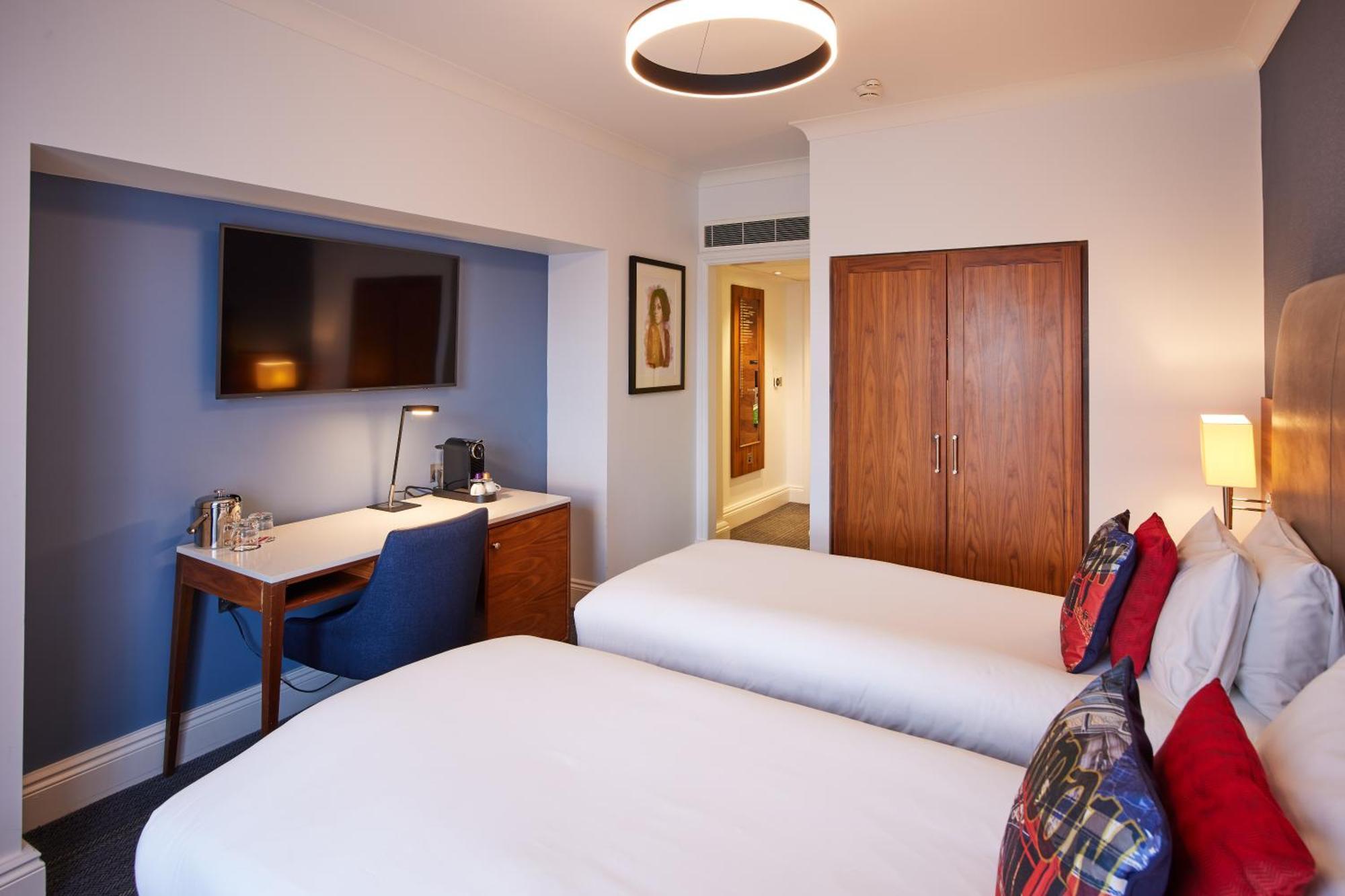 Quarto com 2 Camas de Solteiro Clássico