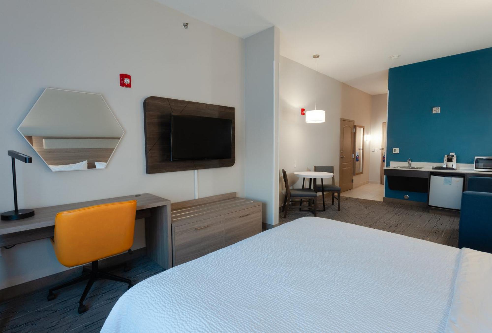King Suite - Hearing Accessible/Non-Smoking