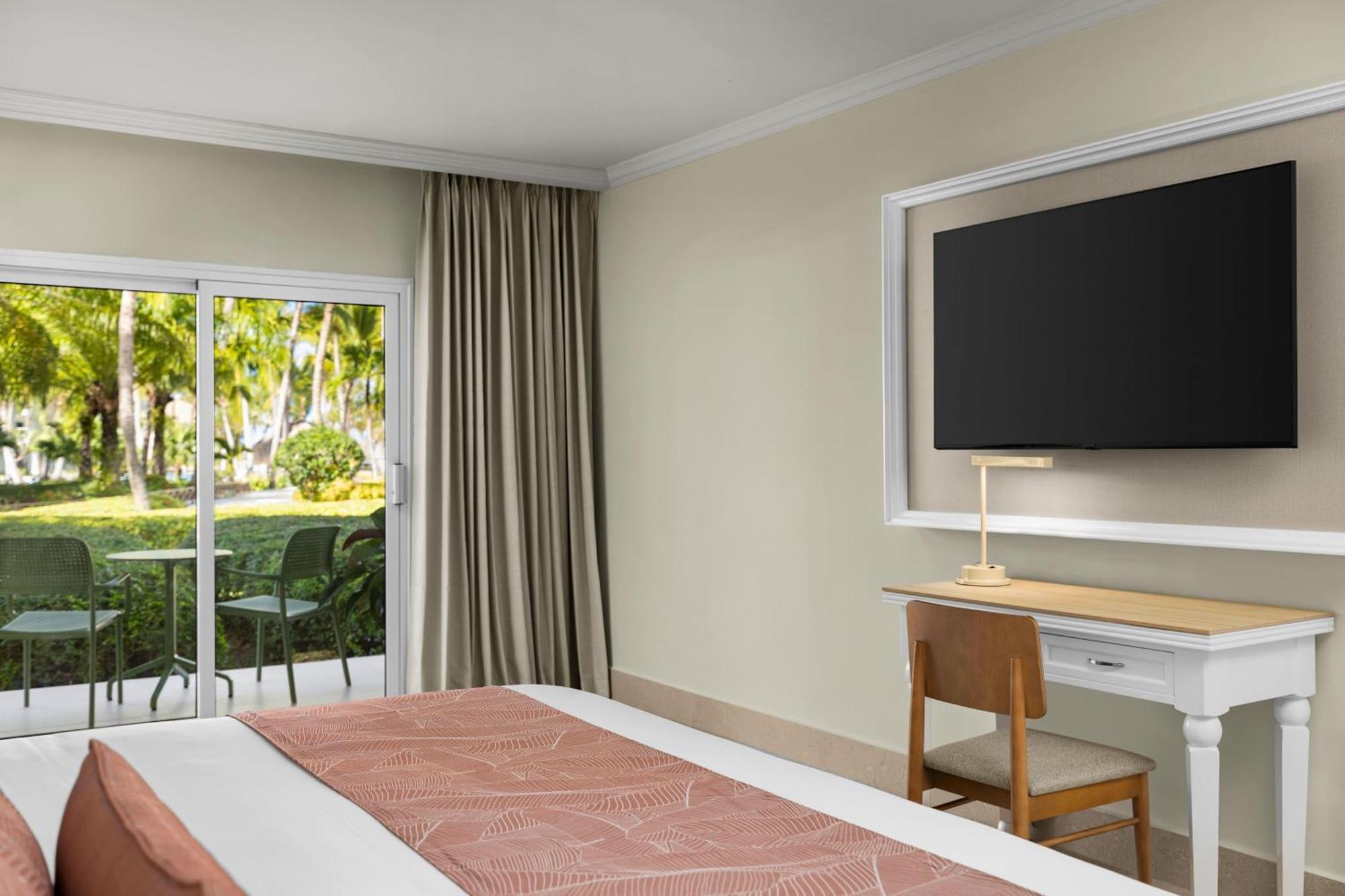Habitación Estándar con cama extragrande y vistas tropicales
