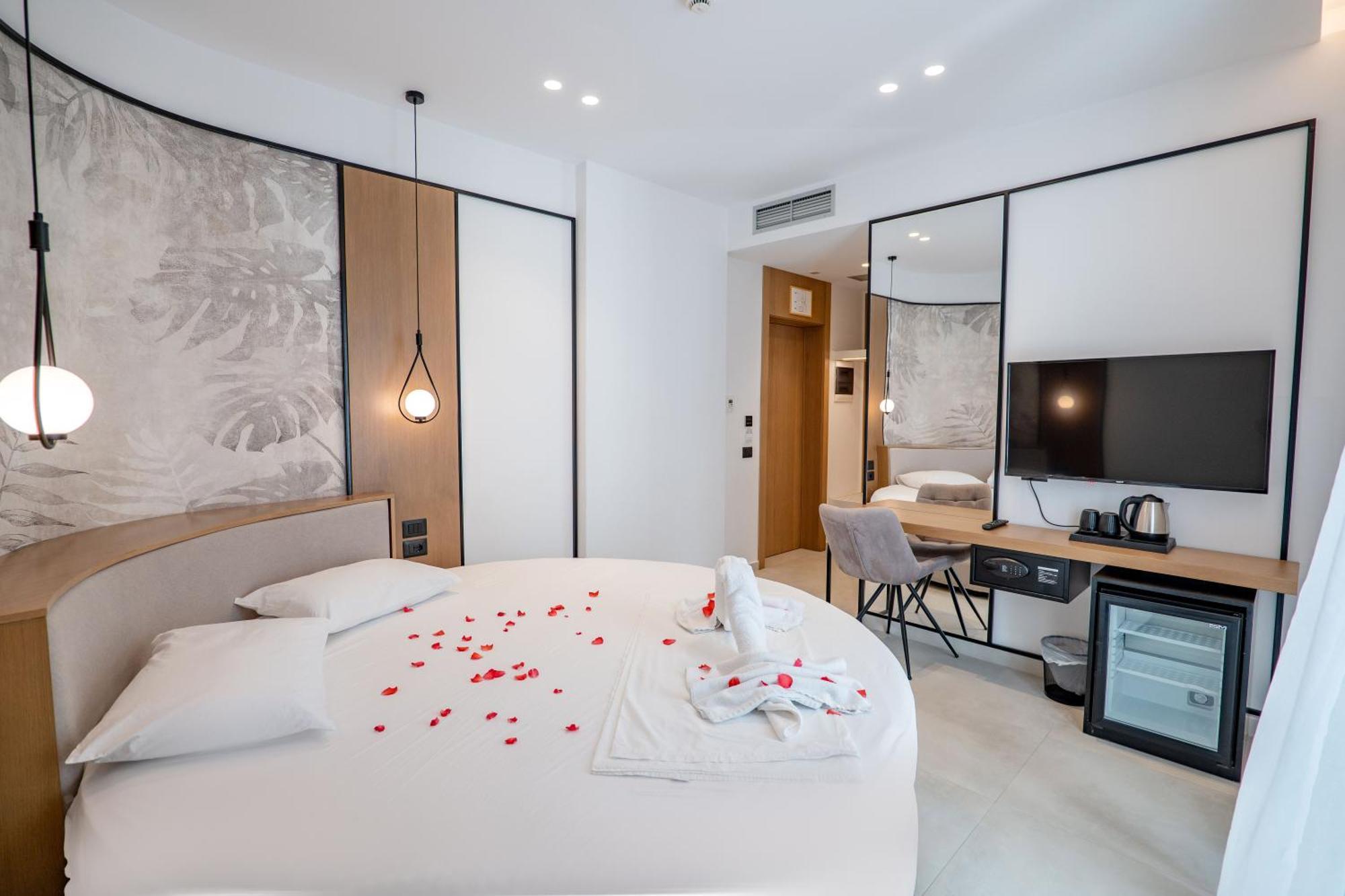 Deluxe Double Room with Balcony - Ground Floor
