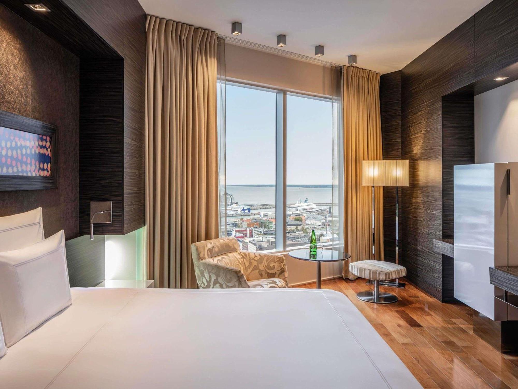 Swiss Executive Kamer met Kingsize Bed en Uitzicht op de Haven