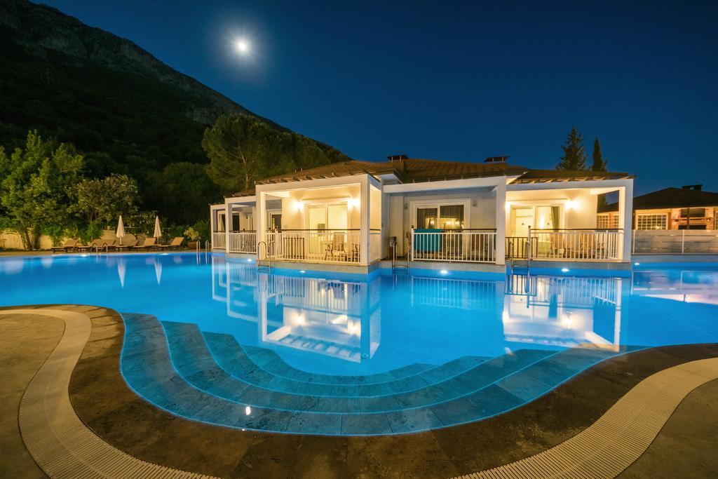 Chambre Double - Vue sur Piscine