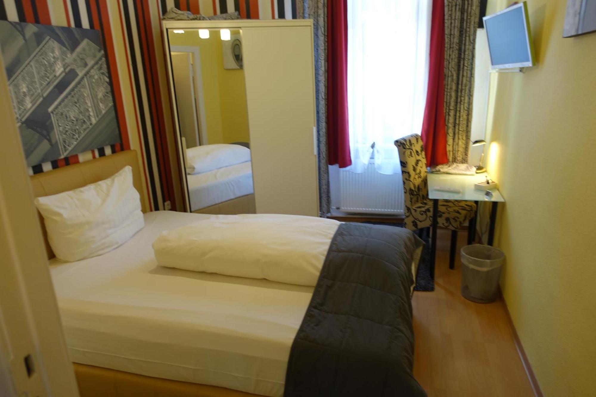 Single Room,288309164:JPEG