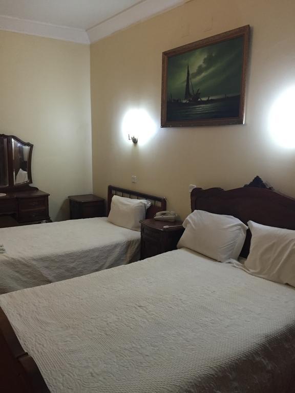 Quarto Triplo com Casa de Banho Privativa