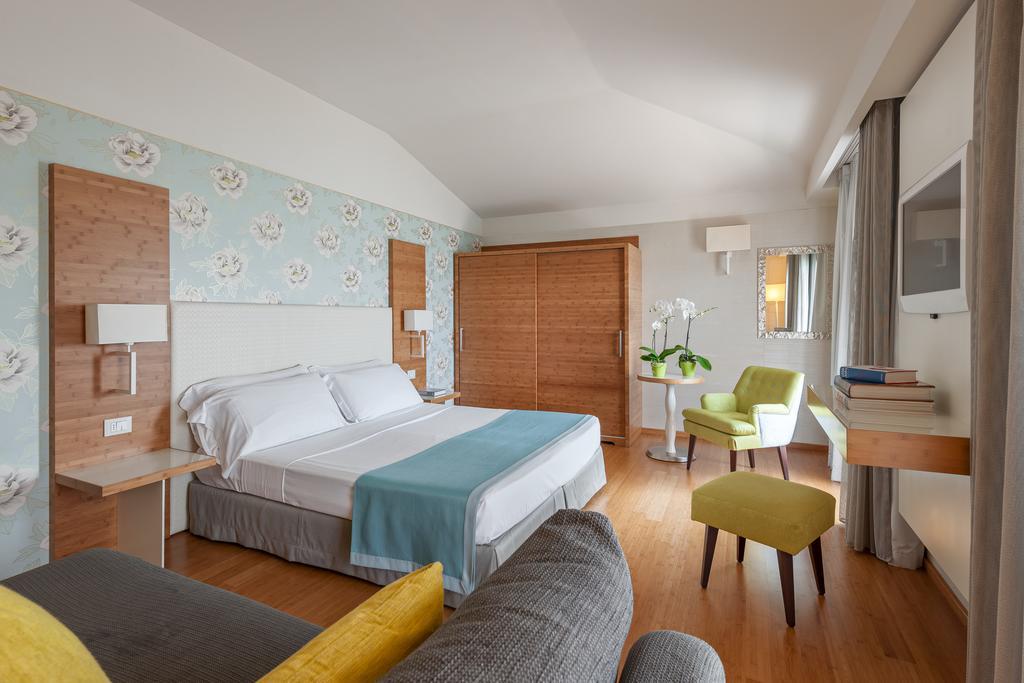 King Room Prestige with Lake View