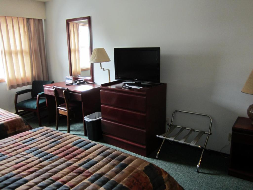 Deluxe Queen Suite
