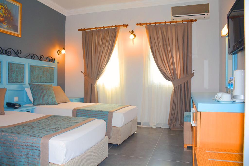 Standard Double or Twin Room,412550361:JPEG