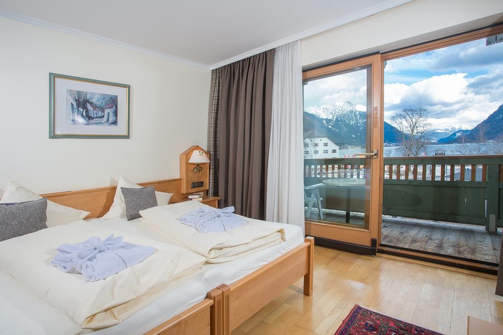 Deluxe Double Room with Lake View,397313760:JPEG