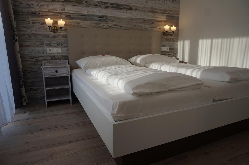 One-Bedroom Suite,398748795:JPEG