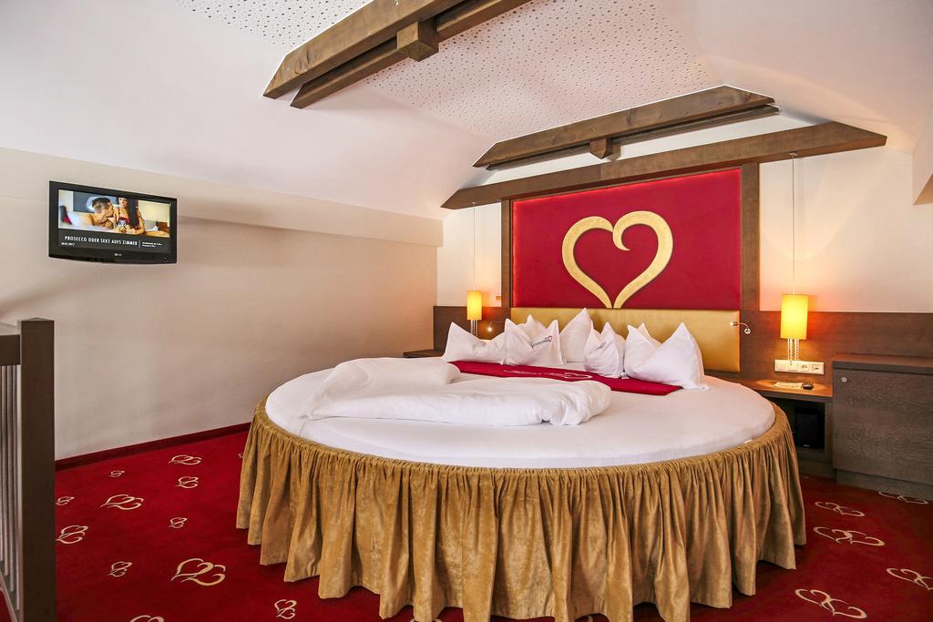 Junior Suite with Balcony,400560945:JPEG