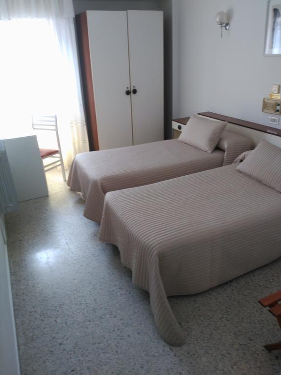 Twin Room,404231967:JPEG