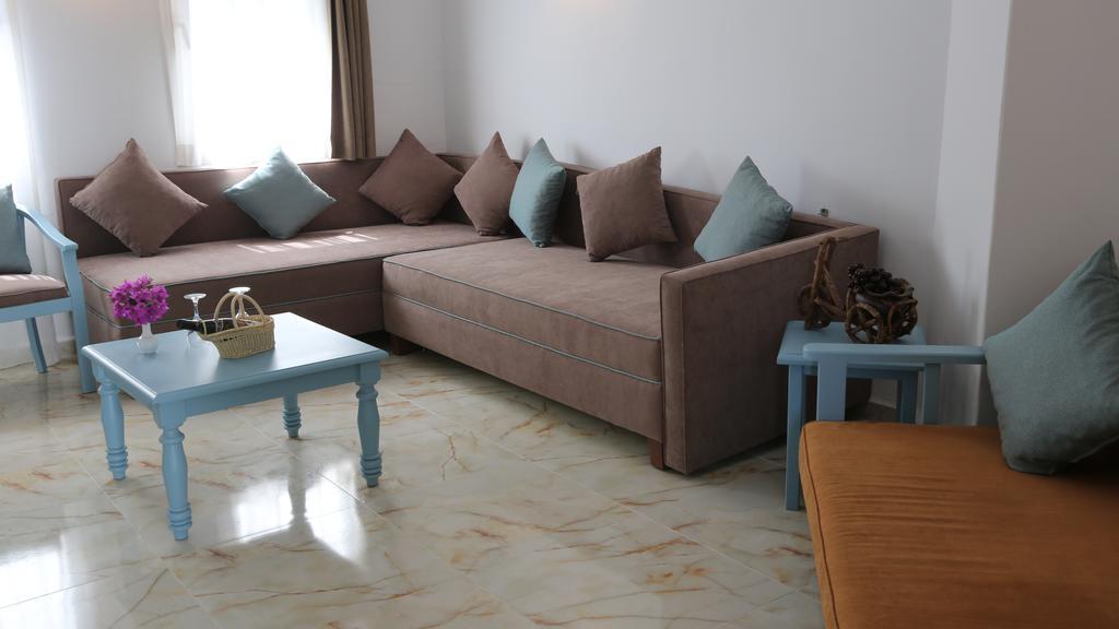 Suite,1433951860:JPEG