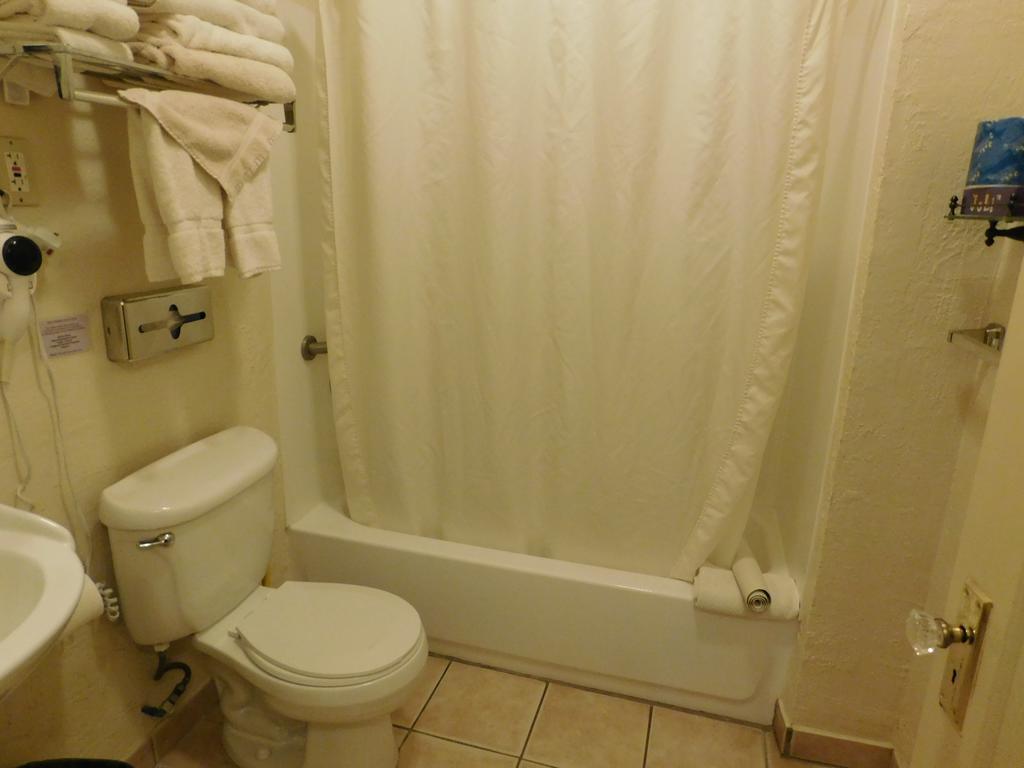 Two Bedroom with Queen Bed and Twin Bed - No View