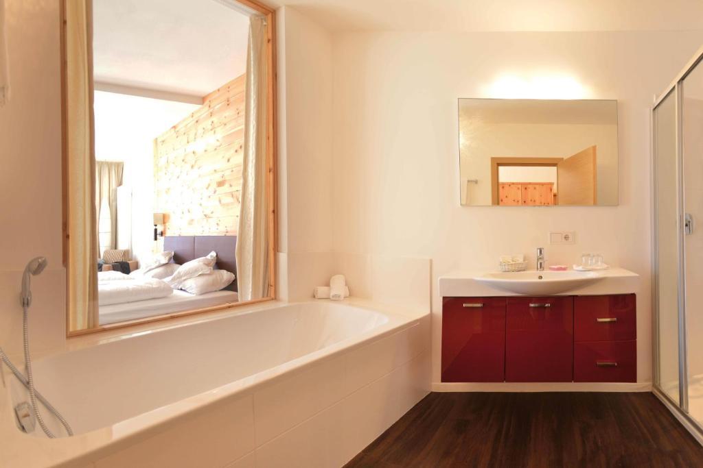 Superior Double Room with Mountain View,43814950:JPEG
