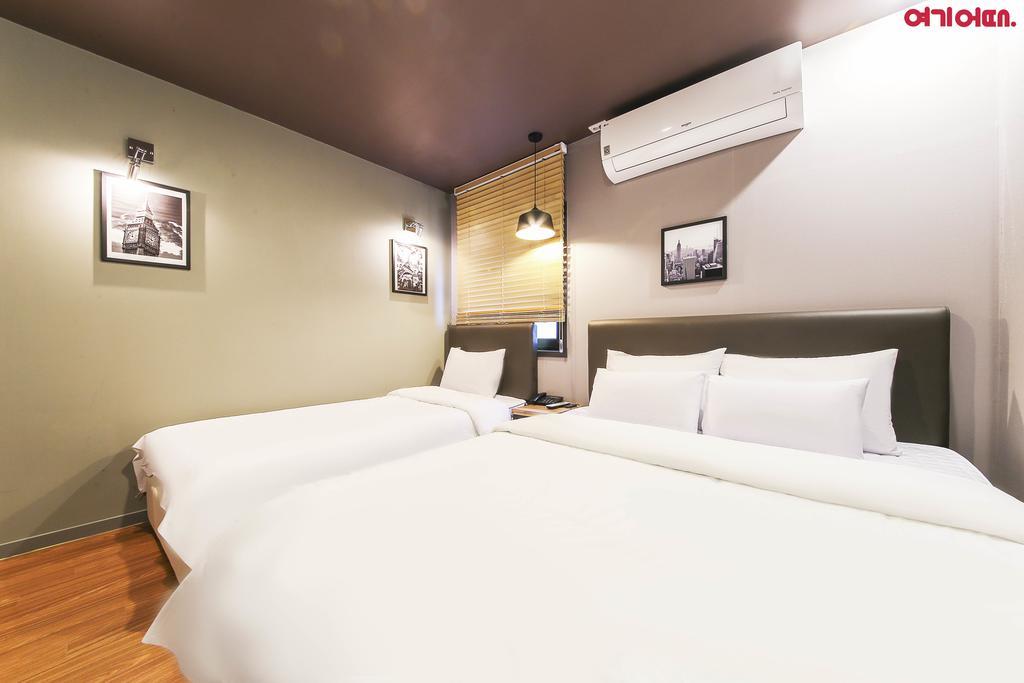 Triple Room,1723697292:JPEG