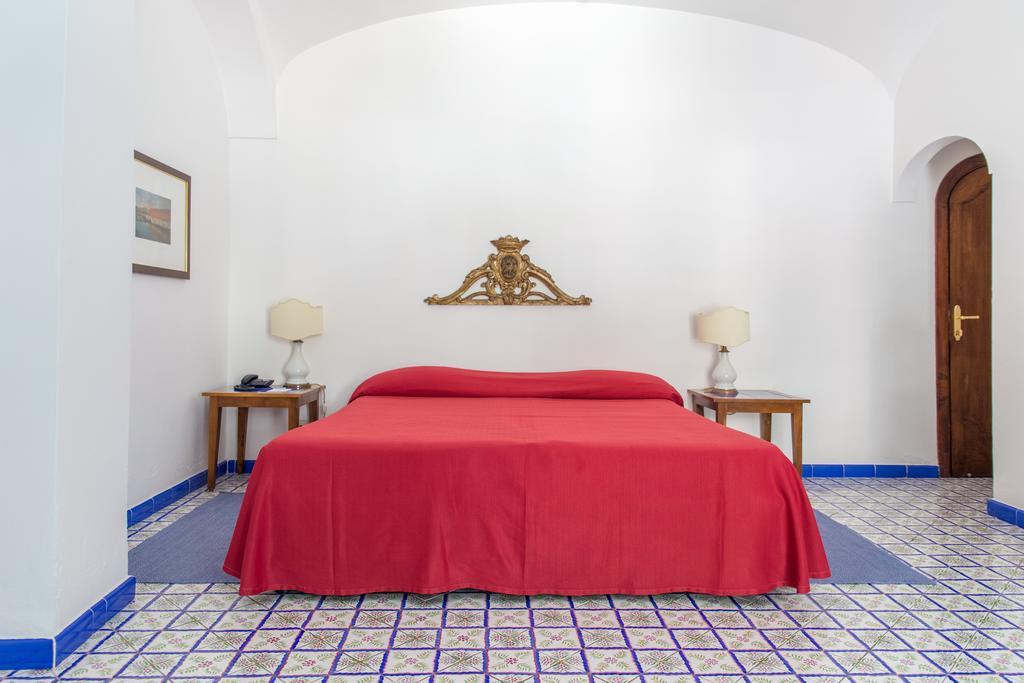 Quarto Clássico com Cama de Casal ou 2 de Solteiro