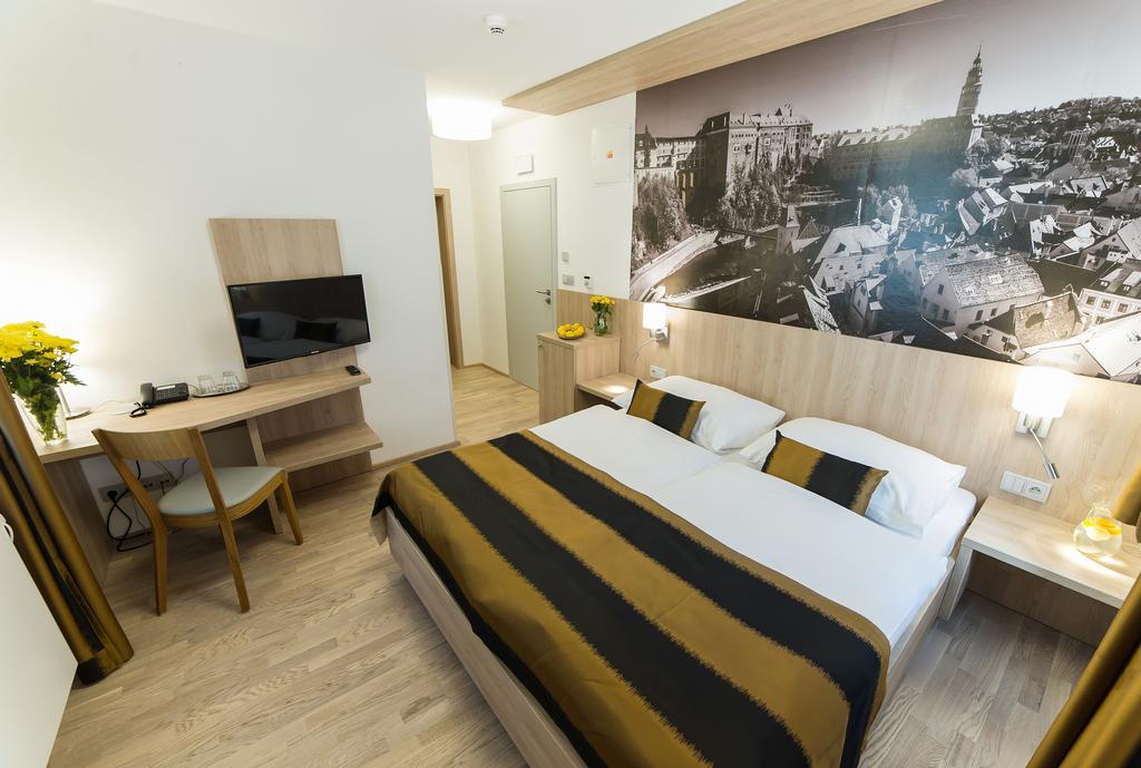 Deluxe Double Room with River View