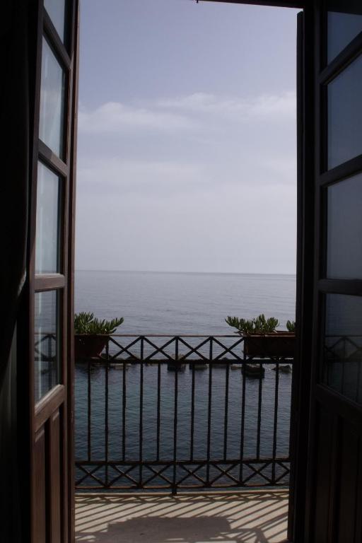 Eenpersoonskamer met Balkon en Uitzicht op Zee.