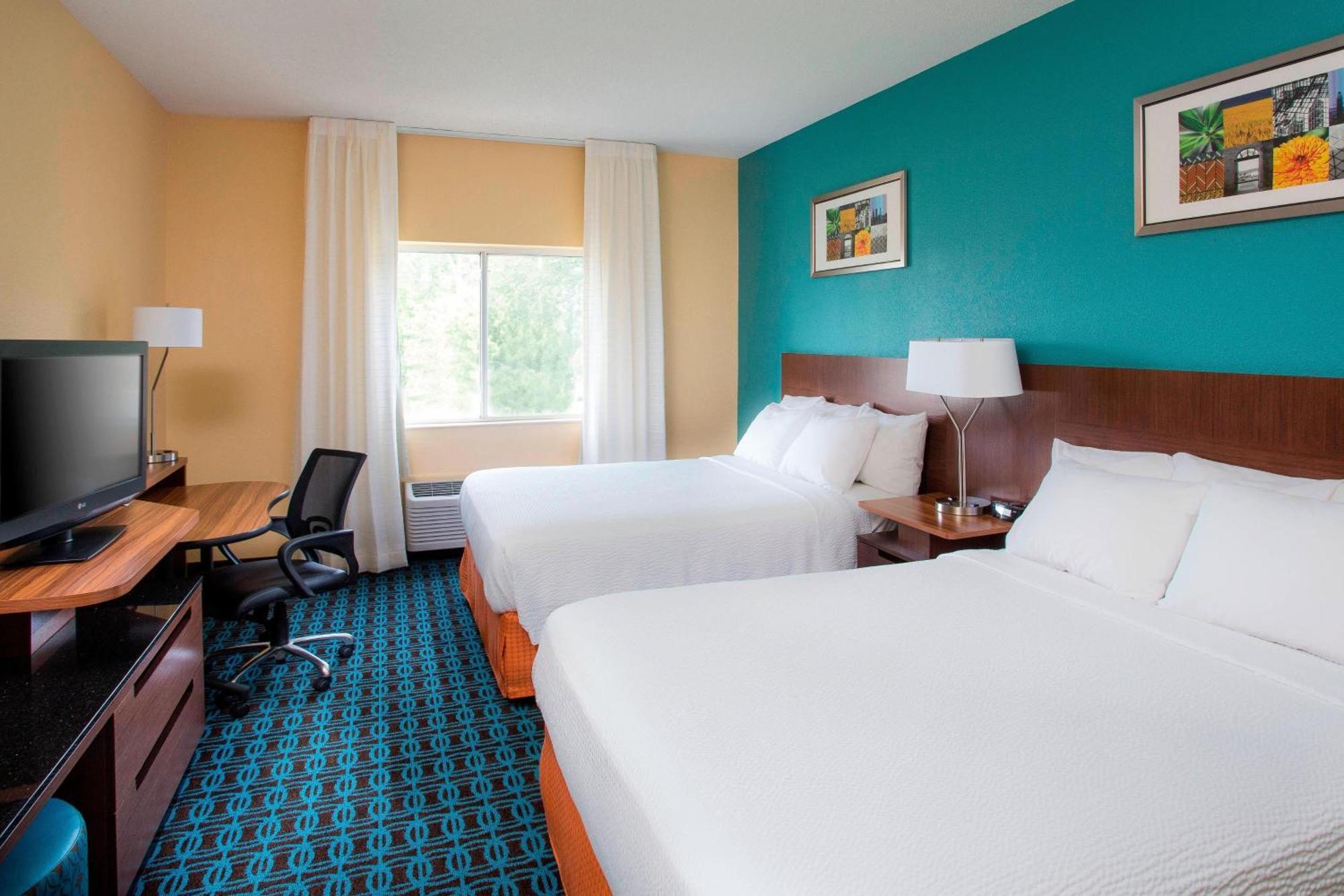 Deluxe Queen Room with Two Queen Beds