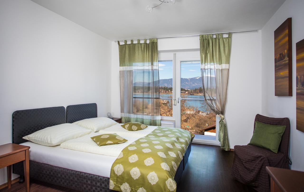 Doppelzimmer mit Balkon und Seeblick