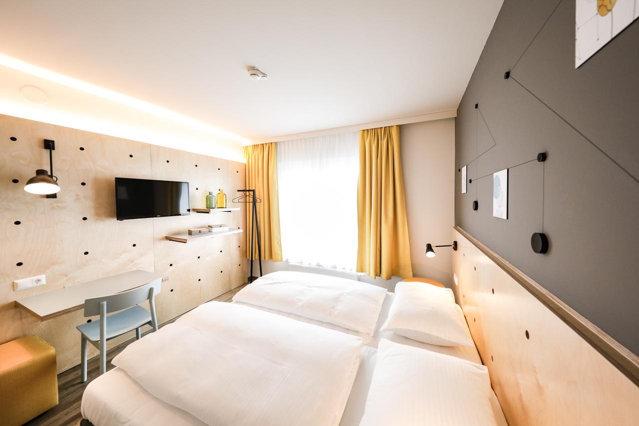 Doppel- oder Zweibettzimmer