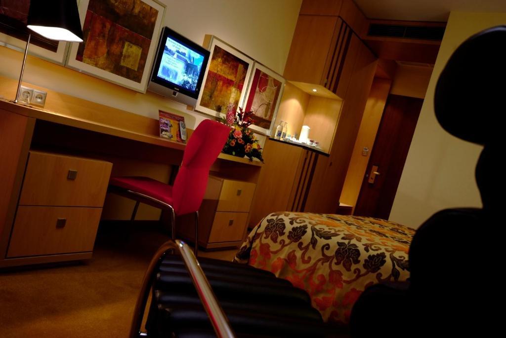 Superior Double Room - Street Side