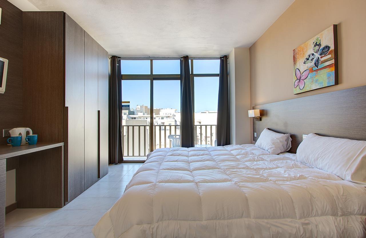 Doppel-/Zweibettzimmer mit seitlichem Meerblick