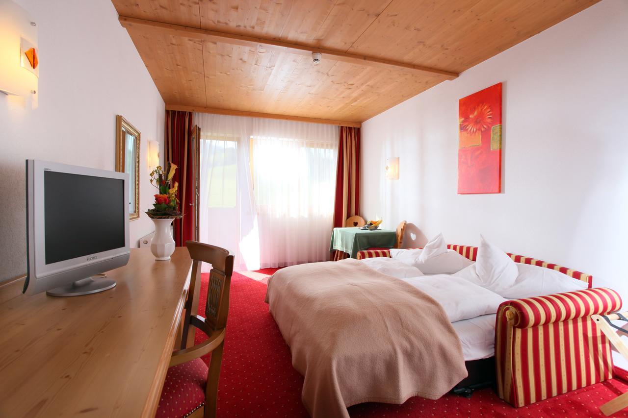 Familiensuite mit Balkon
