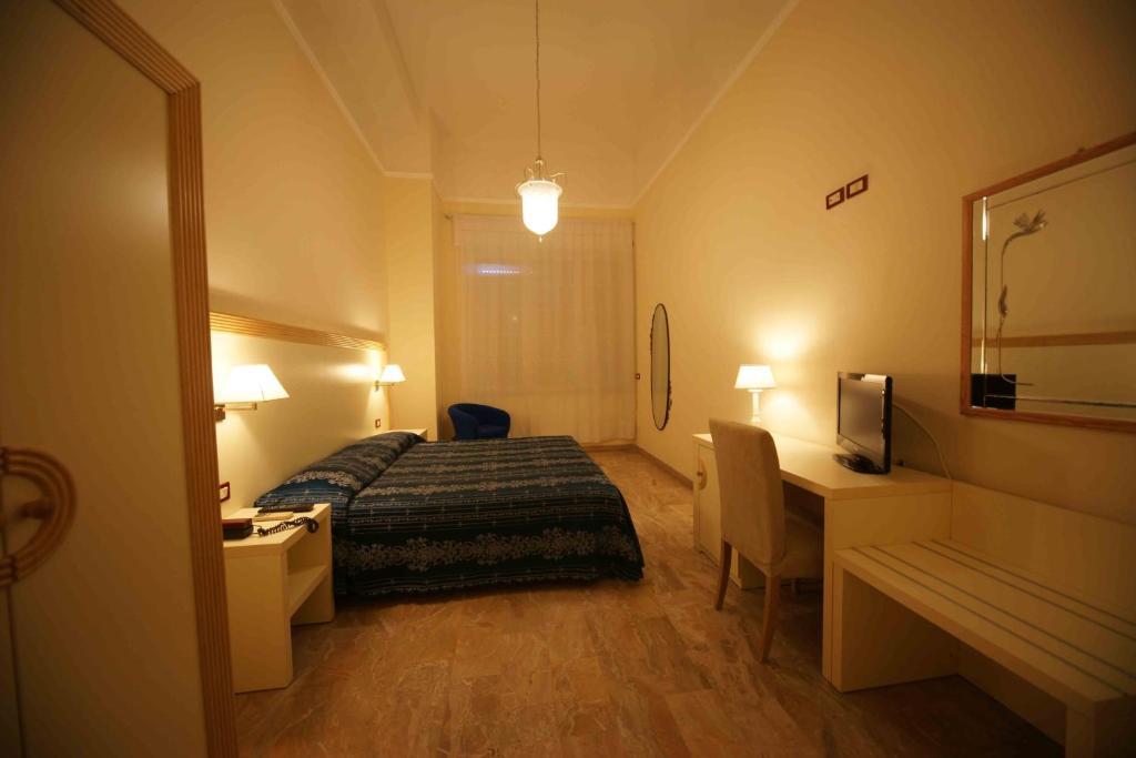 Double or Twin Room with Sea View