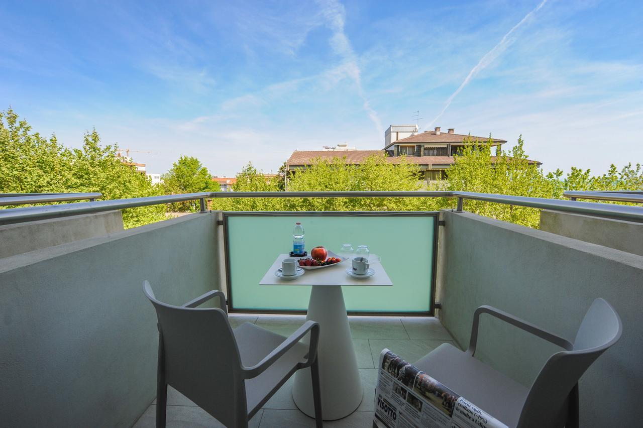 Standard Doppelzimmer mit Balkon und Zugang zum Strand