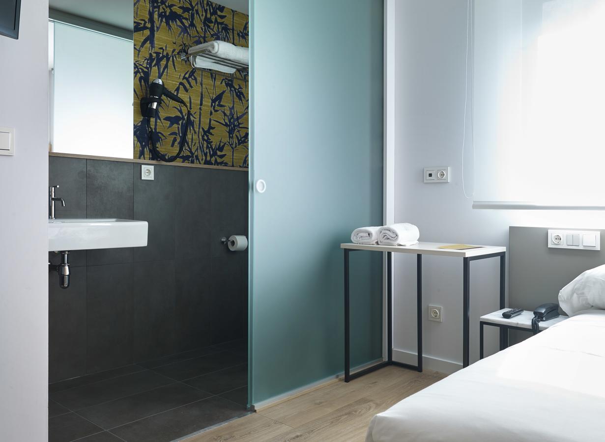 Single Room with Private Bathroom,664541583:JPEG