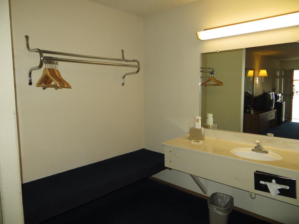 King Room - Non-Smoking