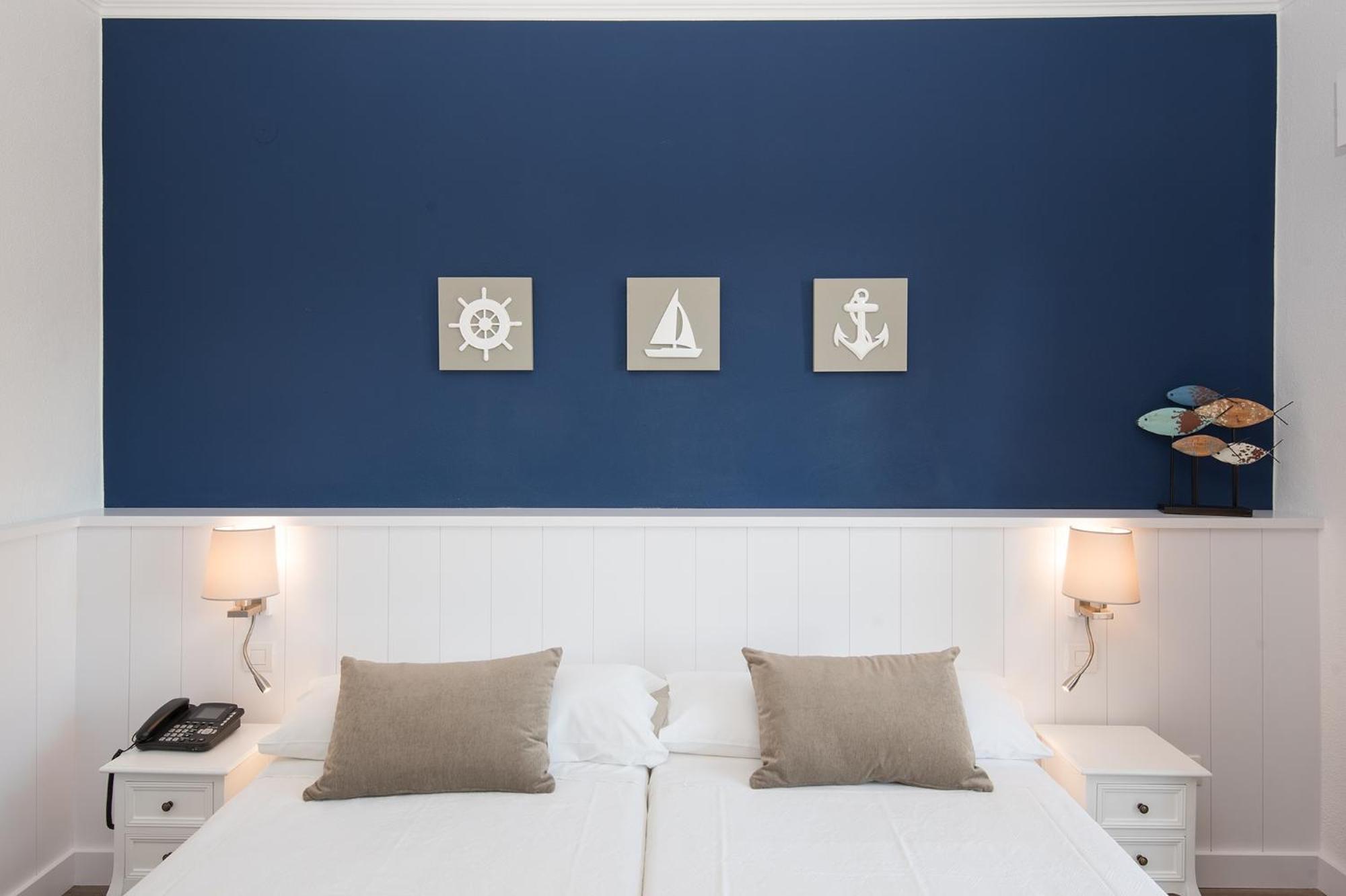 Deluxe Double Room with Balcony and Sea View,1228834319:JPEG