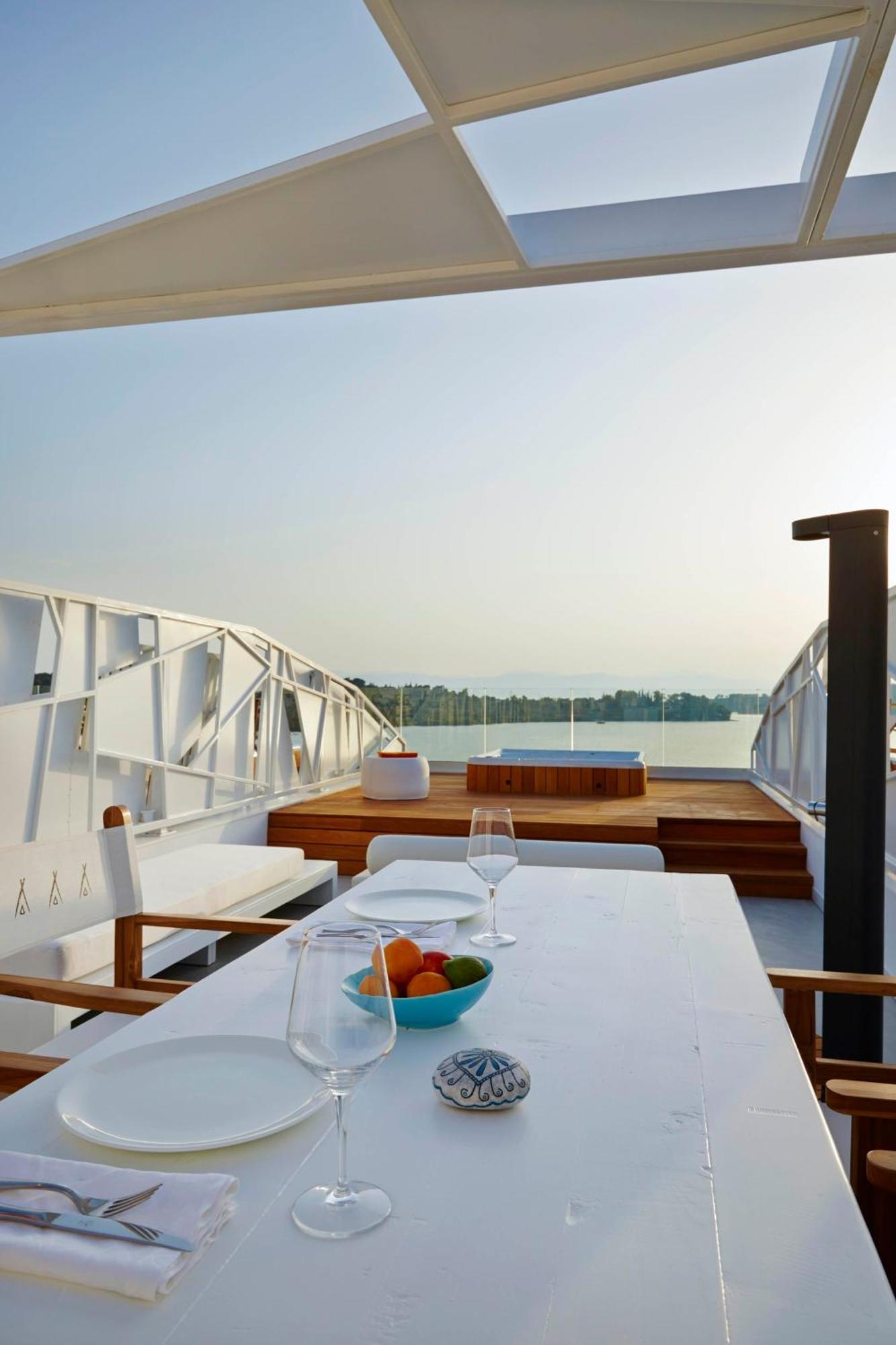 Ultra Suite auf dem Dach mit Meerblick und Whirlpool