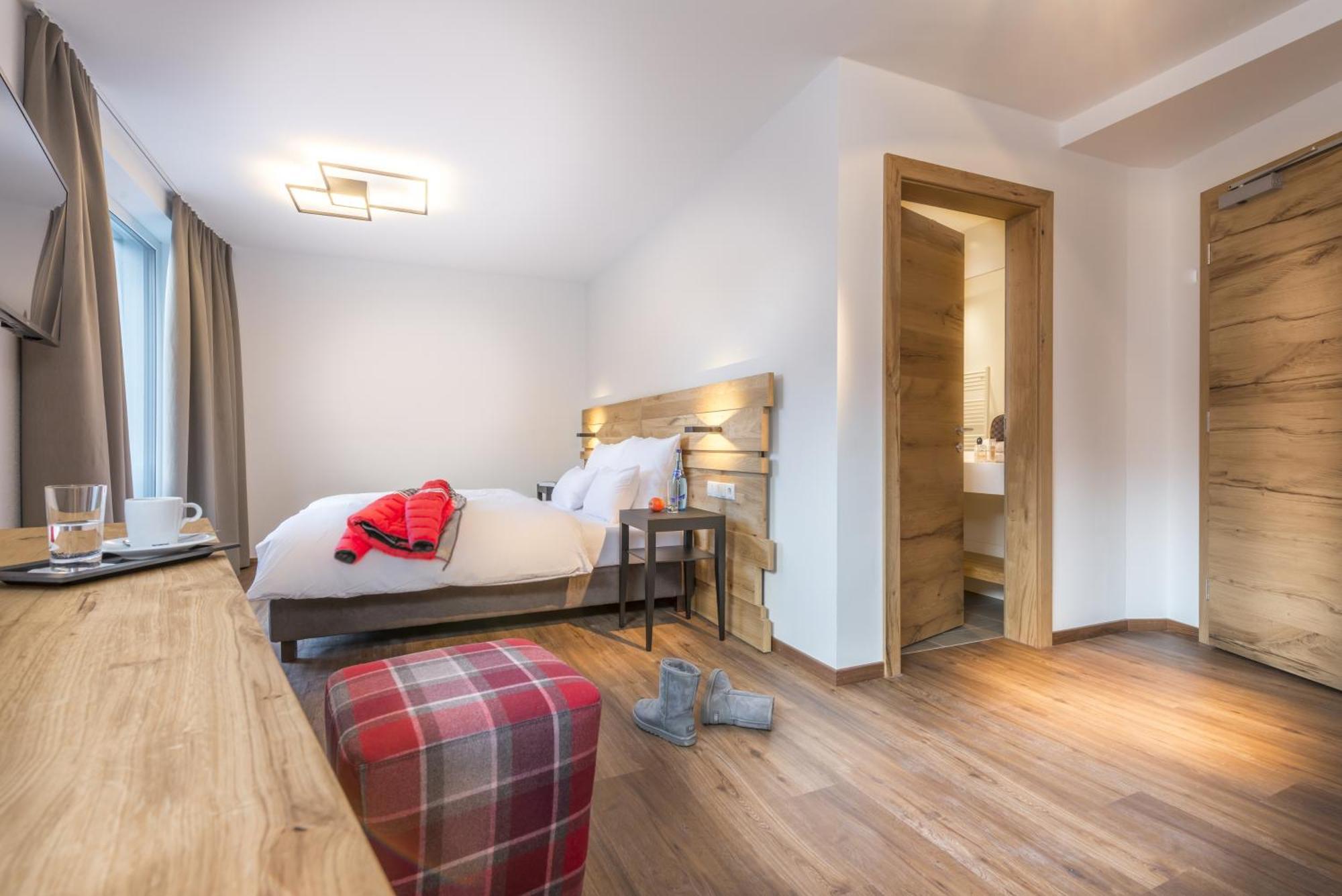 Double Room with Balcony,685324821:JPEG