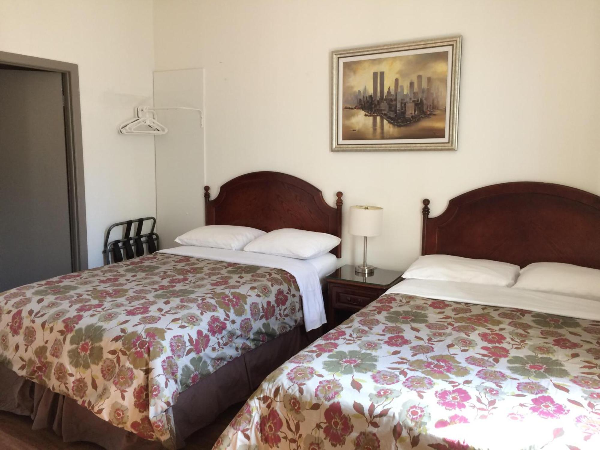 Doppelzimmer mit 2 Doppelbetten
