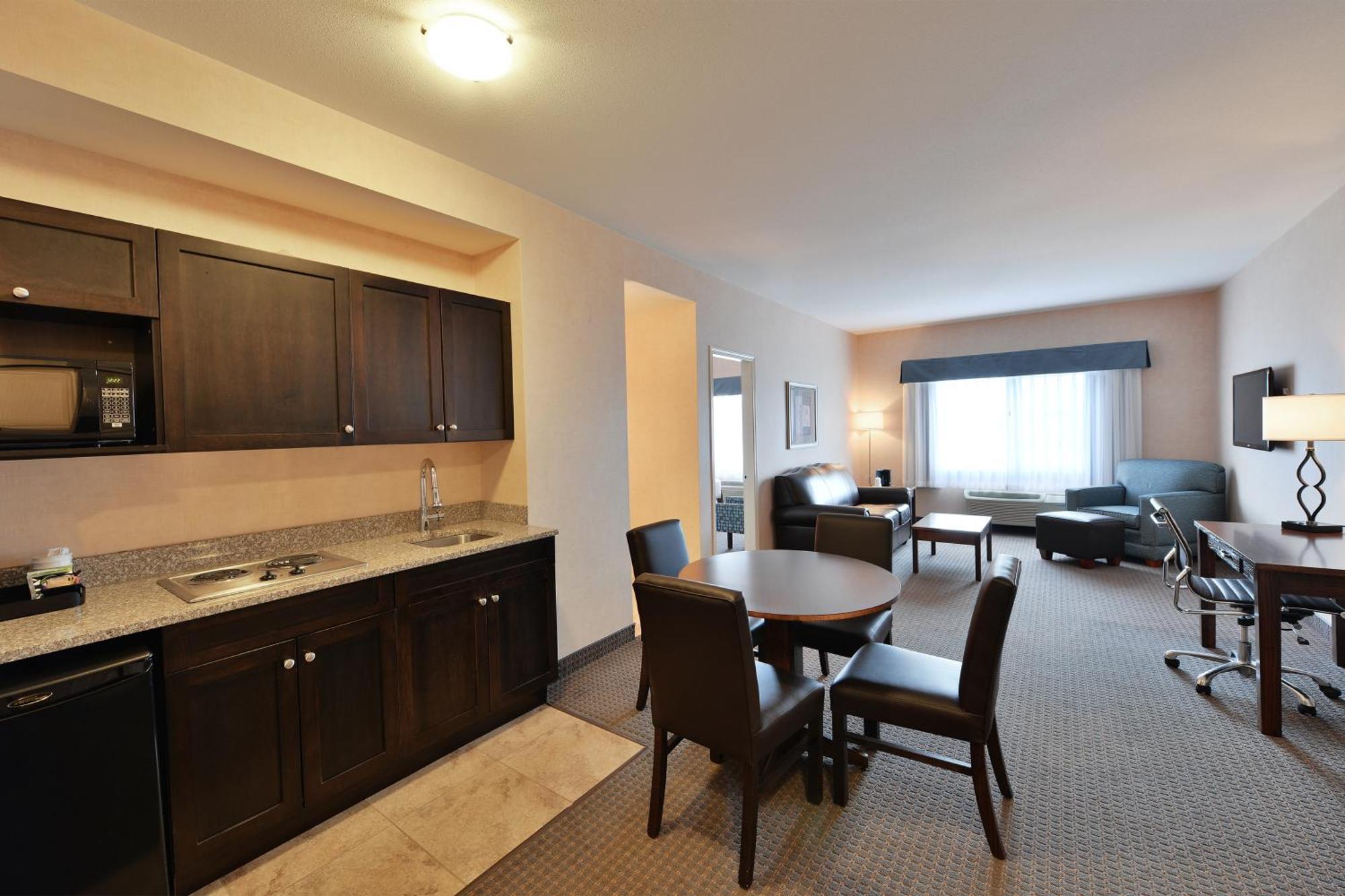 Queen Suite with Two Queen Beds