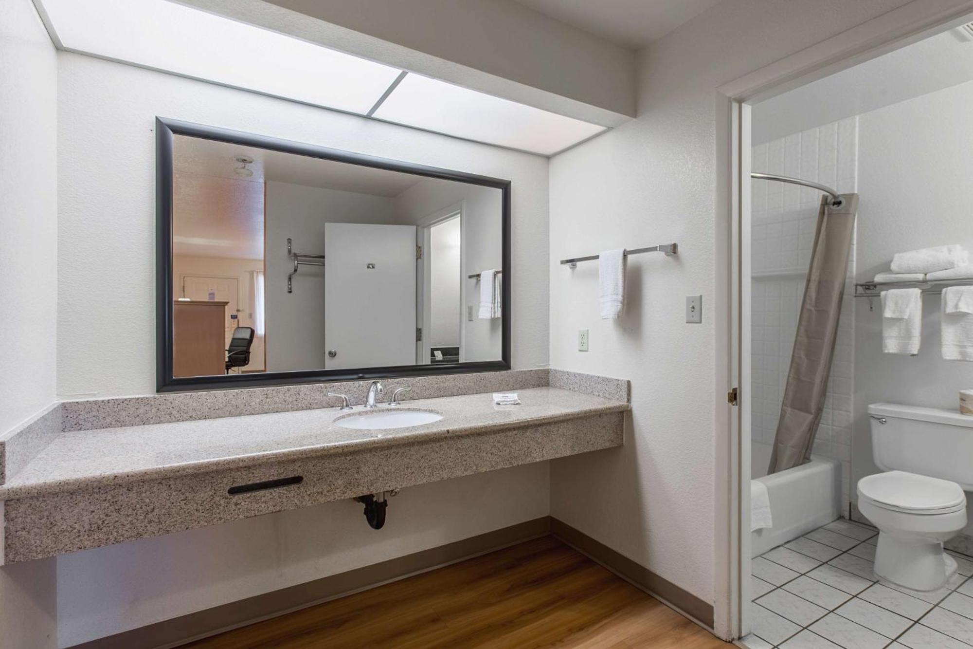 Queen Room with Two Queen Beds - Disability Access - Non-Smoking