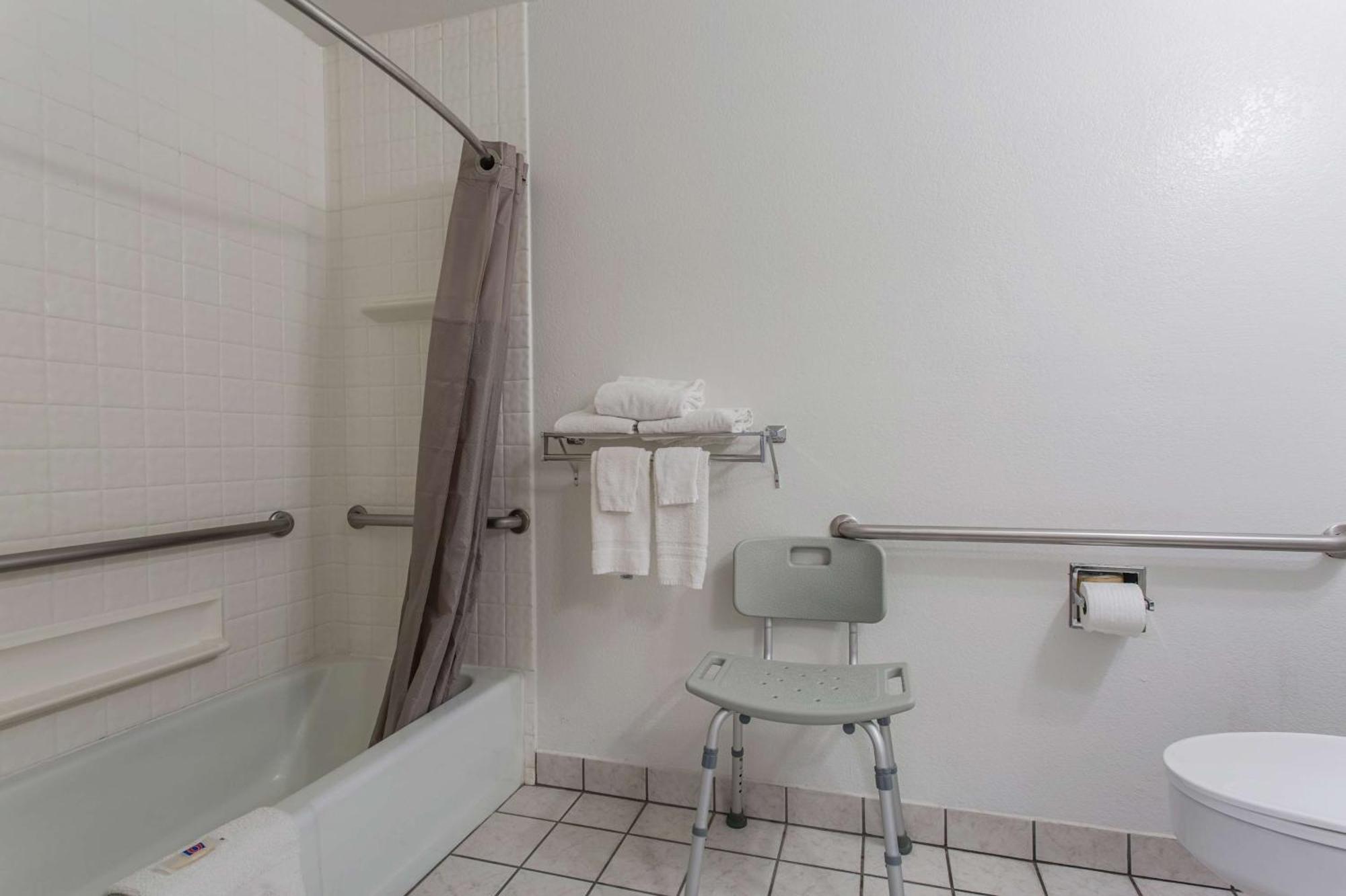 Deluxe Queen Room with Two Queen Beds - Non-Smoking