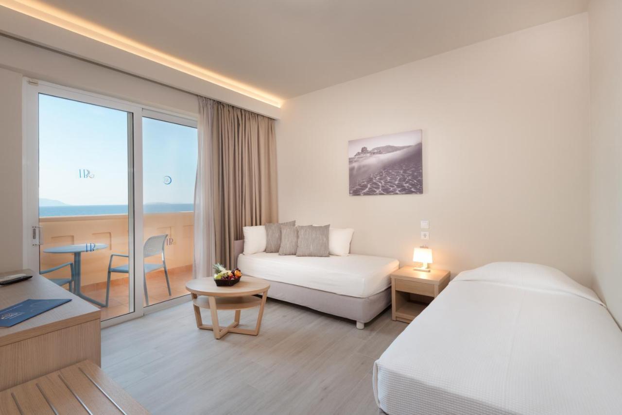 Chambre Familiale - Vue sur Piscine
