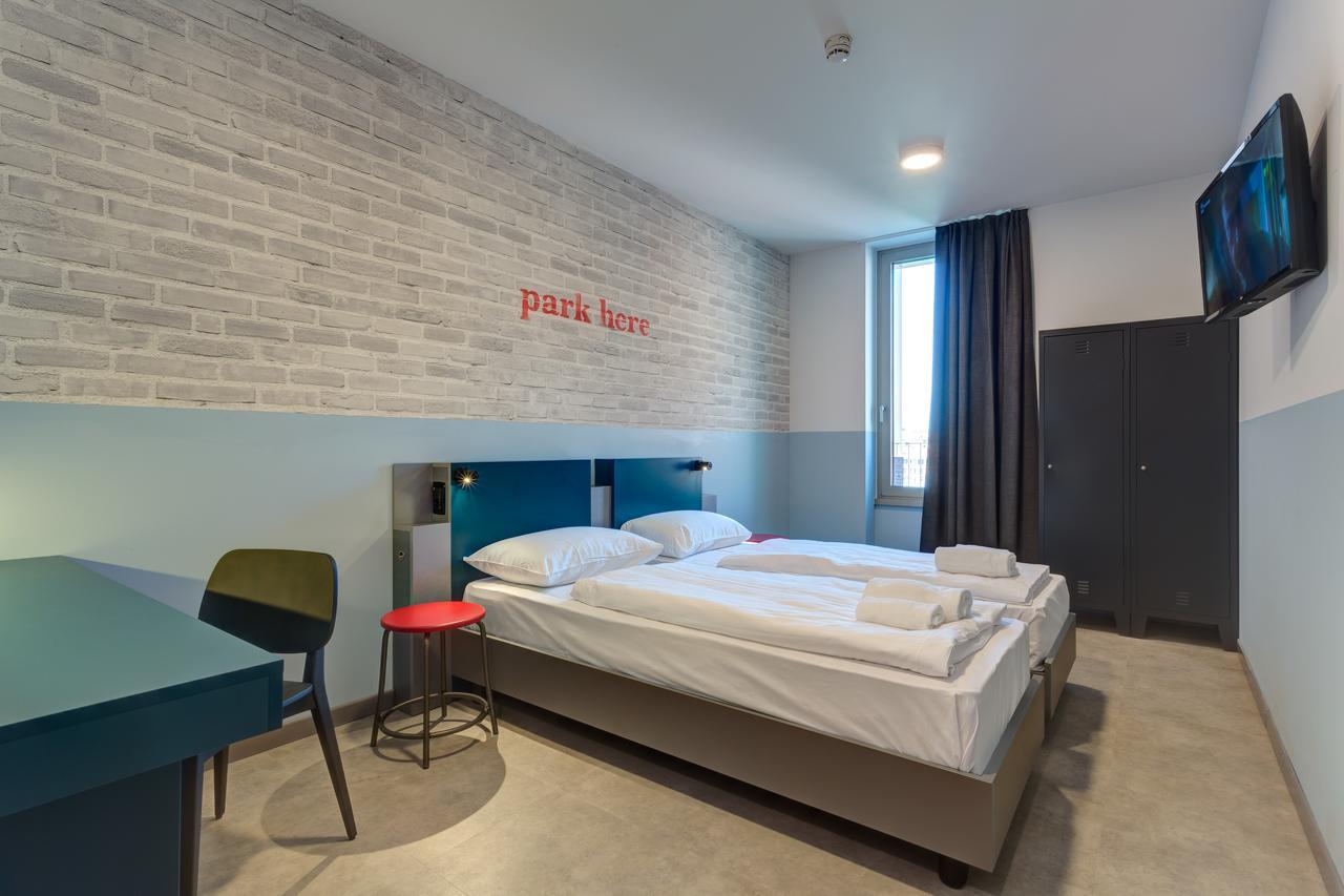 Quarto Duplo (1 Adulto)