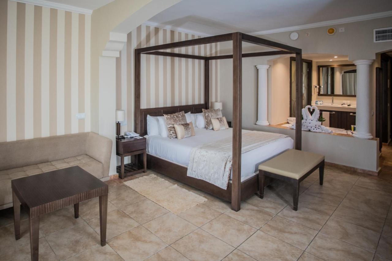 Suite Junior Colonial Club con jacuzzi y WiFi gratuita - Solo adultos mayores de 18 años