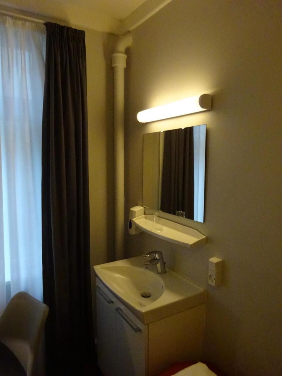 Quarto Individual Econômico com Banheiro Compartilhado